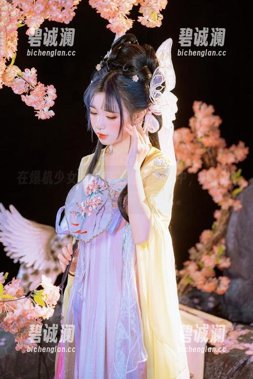 爆机少女喵小吉 在爆机少女喵小吉的私房图集中,找寻如梦令那份不羁与随性。