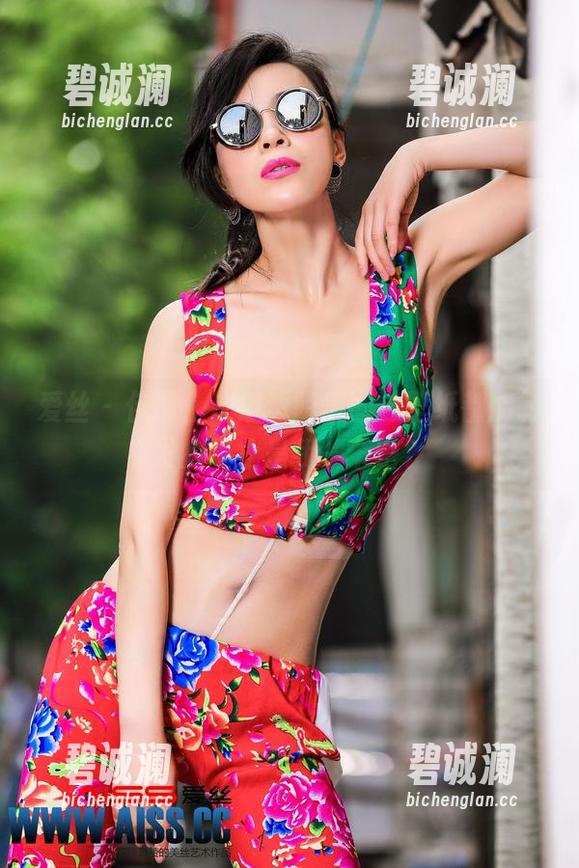 爱丝-佳慧 爱丝 - 佳慧,这组透明美图连壁纸都能转发的不止是我一个吧?