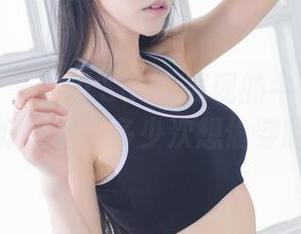 爱蜜社 - 王沫儿SaSa展现的牛仔裤作品，刚好撞见我多少次想偷穿的款。