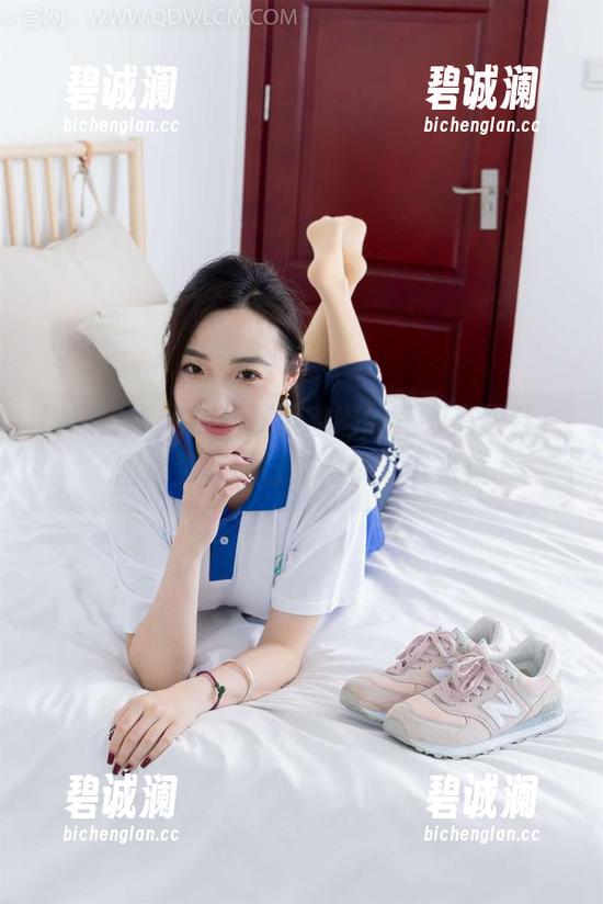 物恋传媒-嘟嘟 物恋传媒 - 疯狂探索嘟嘟的三双高跟鞋,图库更新进行时,快下下来!