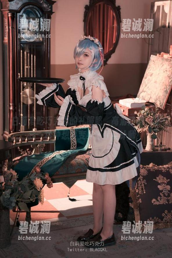白莉爱吃巧克力的礼服照，高清质感，让我一秒钟想要变身时装设计师！