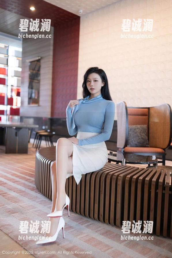 秀人网-奈奈Fox 秀人网 - 奈奈Fox的校服套图,精选中的“学霸”范儿?