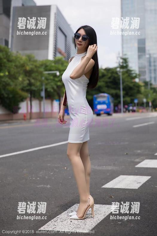 秀人网-小乔babyb 秀人网 - 小乔babyb的泳池写真,水中浪漫,我这颗心被淹没了。