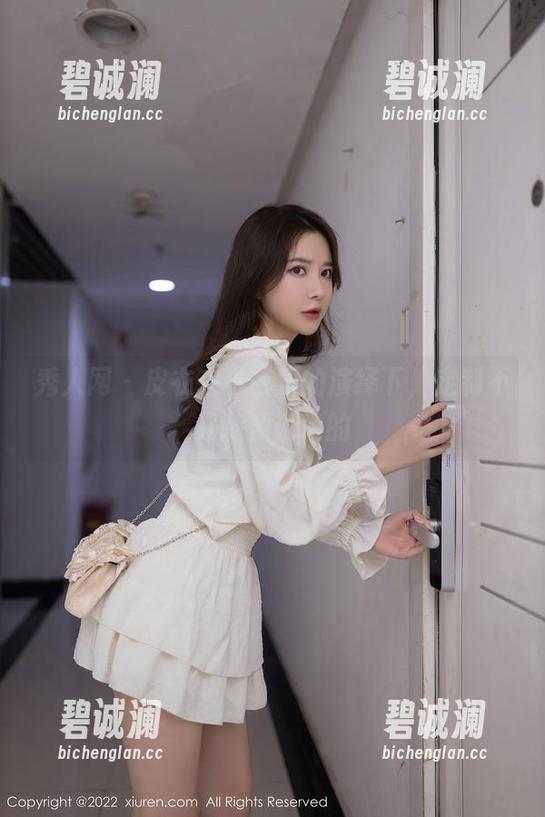 秀人网-小芭乐 秀人网 - 皮衣在小芭乐的演绎下,定制不是随便说说的