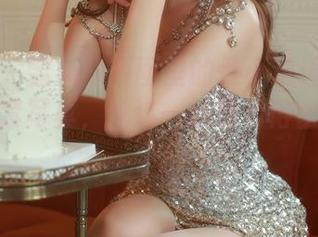 秀人网 - 监视器画面里的是小逗逗——巴厘岛全套写真，从这一肤色看得出我幸福了！