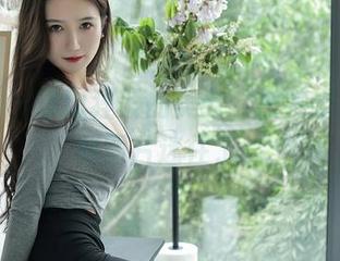 秀人网 - 像狐狸般的美七，被她学姐的福利图片迷住了。