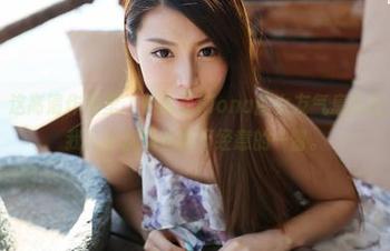 美媛馆 - 这高清作品里，伊雨蔓Fiona的女友气息真让人放松，我几乎沉溺在那不经意的一瞥。