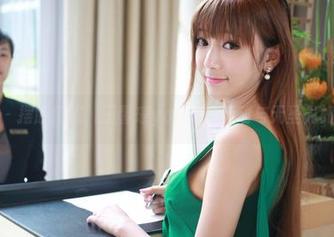 美媛馆 - 摆脱传统，王馨瑶yanni的运动与无圣光如影随形