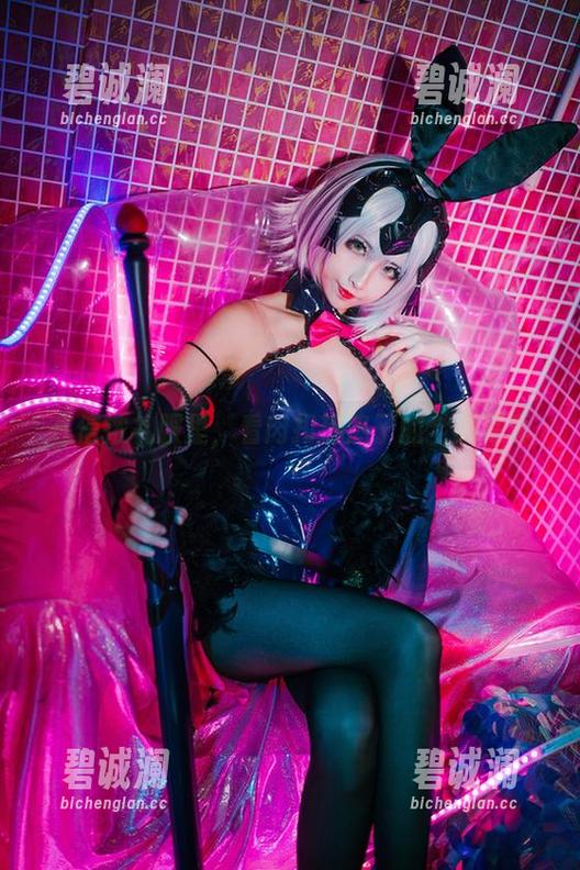 肉扣热热子 在信浓礼服里,看肉扣热热子的全集写真