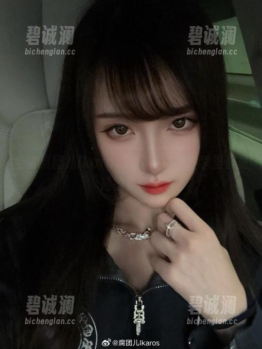 腐团儿Ikaros 全套腐团儿Ikaros的睡衣写真,梦里都是她的身影!