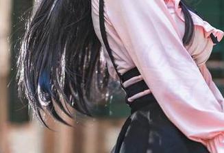 又来了！萌芽儿o0更新《灰丝》，这次她的“灰”又有新意思了？