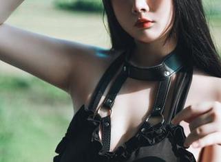 落落Raku的吊带作品：网盘里一丢就得不回