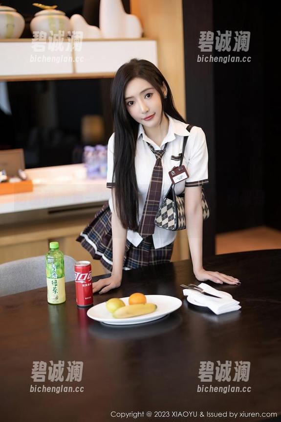 语画界-小热巴 语画界 - 每一张小热巴的JK套图,都像是一张未完成的原图画