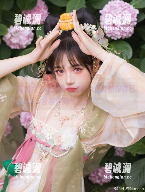 “贰加六”作品集不收费，但我的眼睛已经被这帅气贯穿了。