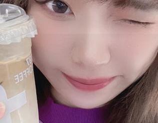 当Lolita遇上草莓，闪月半的写真合集让我又想起一段老戏…