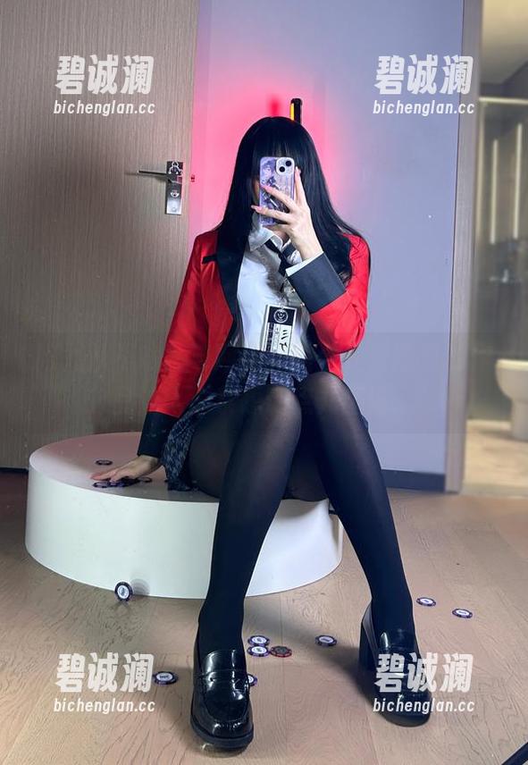 阿九从不咕咕与网袜的组合，套图里的作品让人不禁想说点儿坏话。