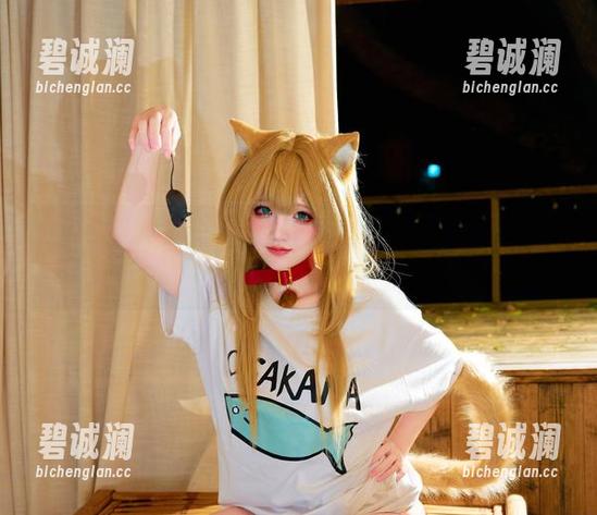 阿薰kaOri 快来支配这份免费的阿薰kaOri短裙写真,随性又撩人