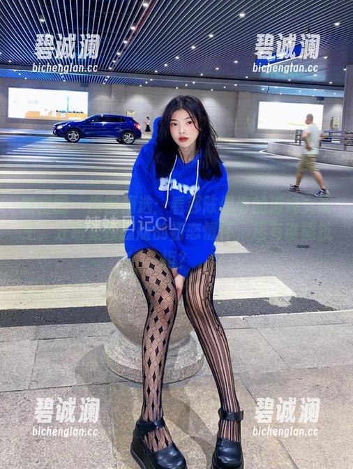 陈佩奇 微密圈 - 原图精选:看那陈佩奇的清纯女高生,分明是校园版的初恋情怀,还有谁能抗拒?