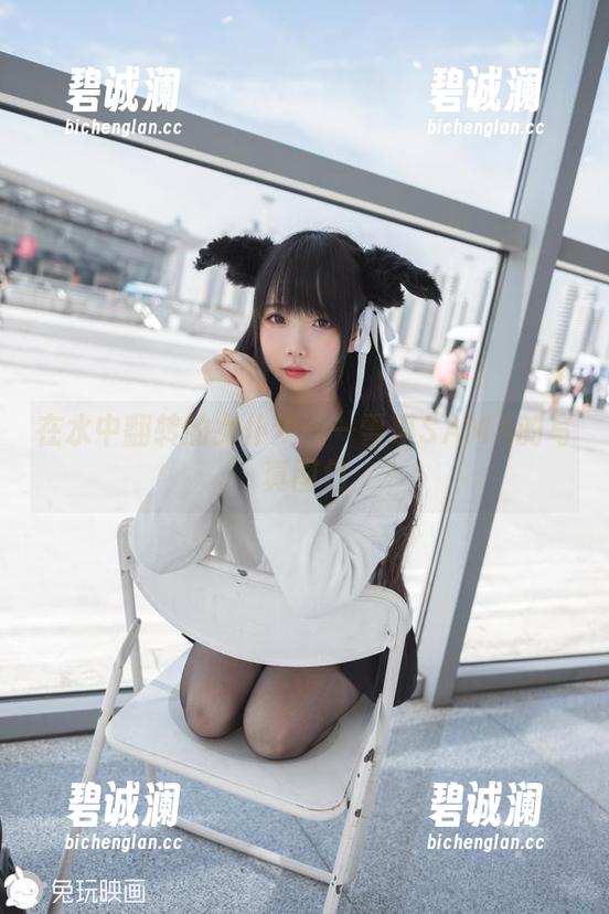 雪琪SAMA 在水中翻转的女仆梦——雪琪SAMA的写真图包