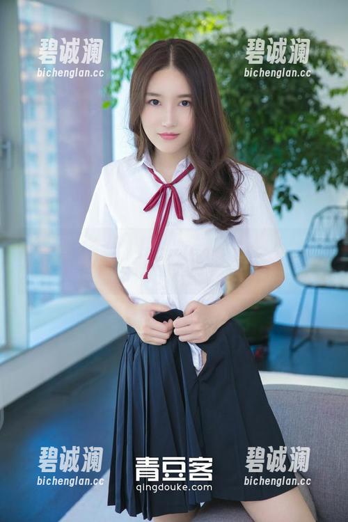 青豆客-莫雅淇 青豆客 - 玩转兔耳朵:莫雅淇的兔女郎高清图集,好像要抱紧小可爱!