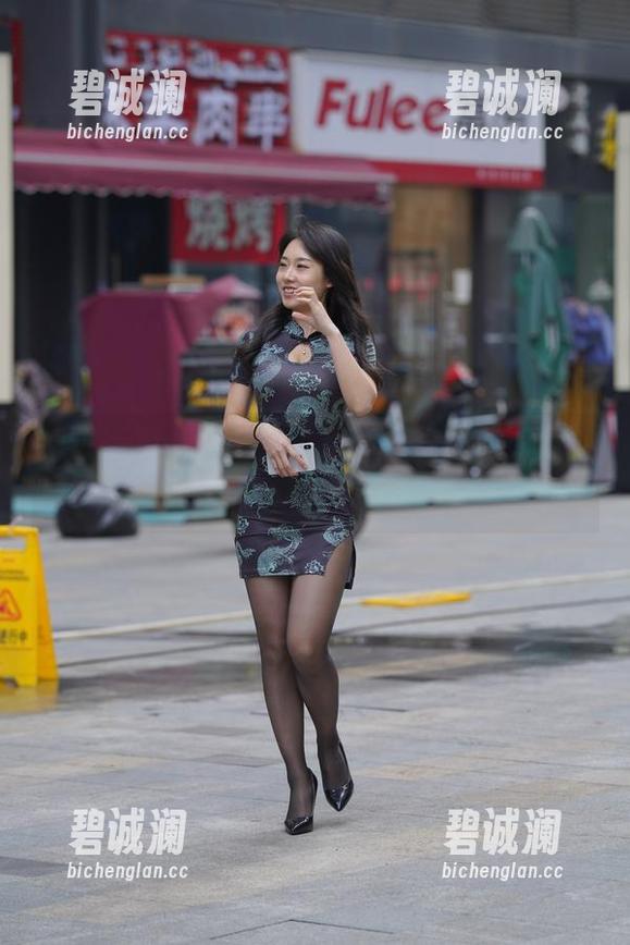 魔镜街拍 - 一个白色连衣裙的图册，楼楼要不要这么会穿啊！