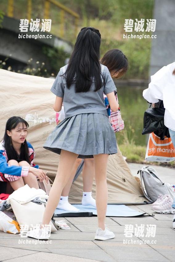 魔镜街拍-艾小青 魔镜街拍 - 谁说JK只属于学生?艾小青的私拍图集让你重新定义!