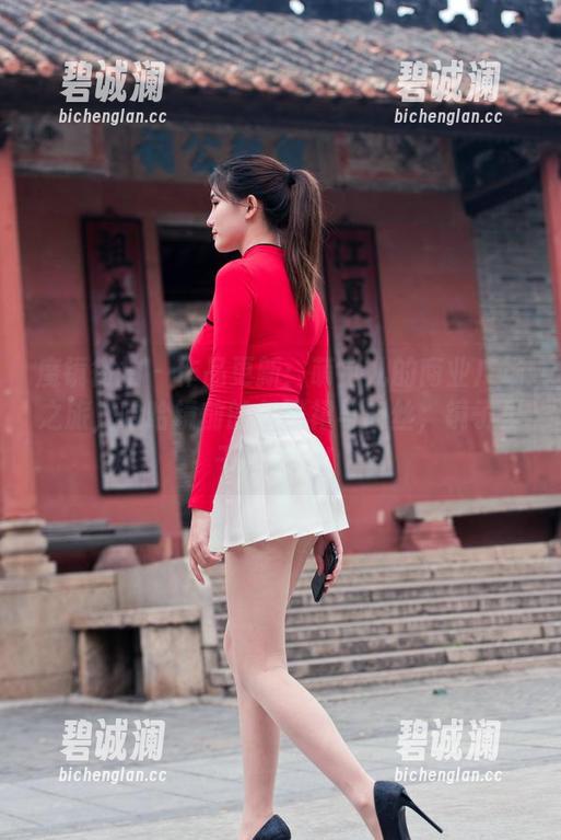 魔镜街拍-萌宝儿 魔镜街拍 - 作品更新:萌宝儿的商业广场之旅,哈哈镜前的包臀裙与肉丝,镜子里干啥都有!